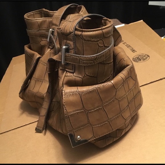 Spacious Faux Crocodile Purse in Great Condition - Picture 5 of 8